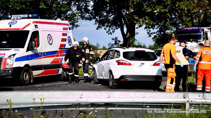 Dachowała po wyprzedzaniu na skrzyżowaniu