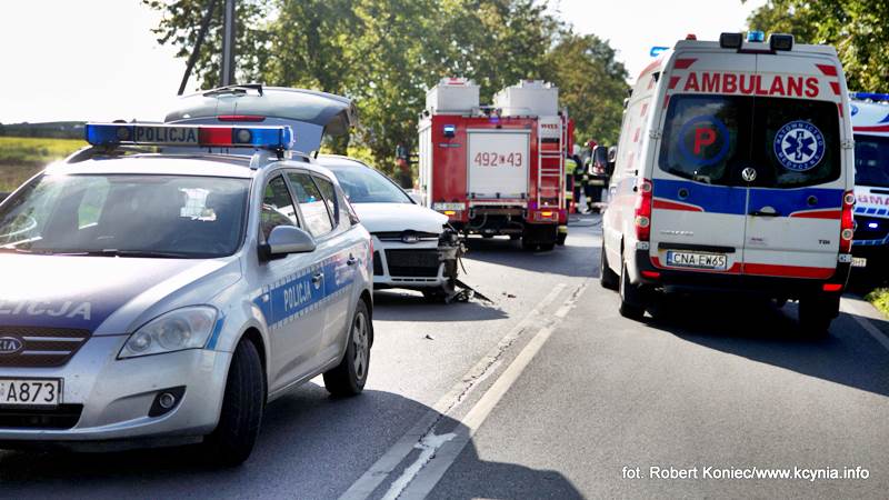 Dachowała po wyprzedzaniu na skrzyżowaniu