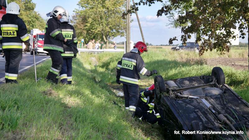 Dachowała po wyprzedzaniu na skrzyżowaniu