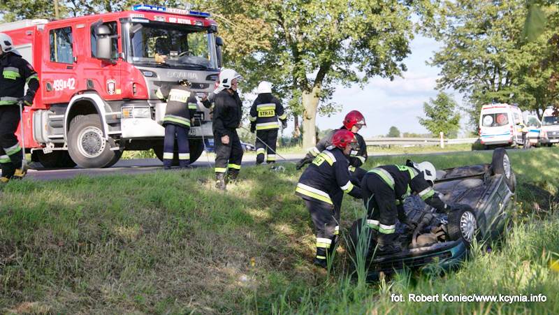 Dachowała po wyprzedzaniu na skrzyżowaniu