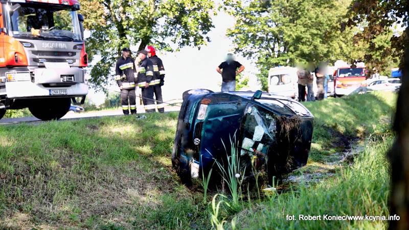 Dachowała po wyprzedzaniu na skrzyżowaniu