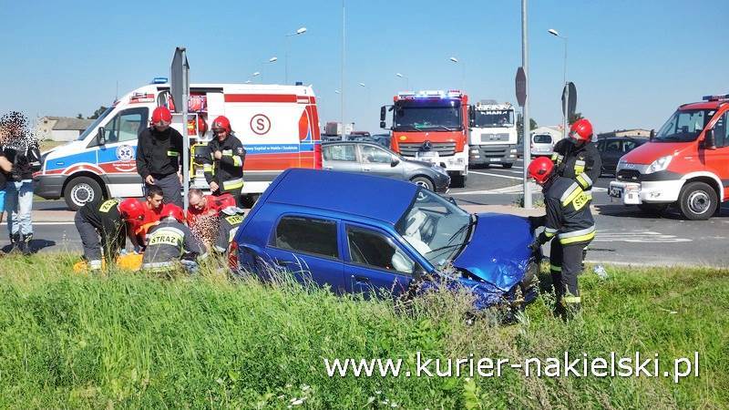 Zderzenie samochodów osobowych na skrzyżowaniu ul. Olszewskiej z drogą krajową nr 10