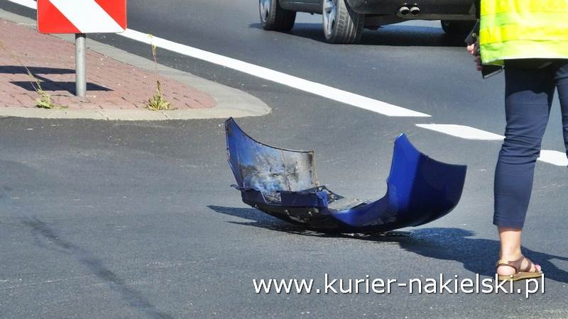 Zderzenie samochodów osobowych na skrzyżowaniu ul. Olszewskiej z drogą krajową nr 10