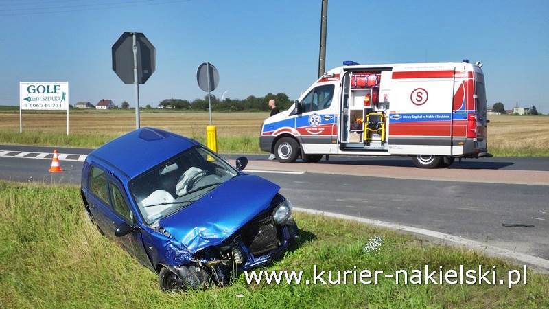 Zderzenie samochodów osobowych na skrzyżowaniu ul. Olszewskiej z drogą krajową nr 10