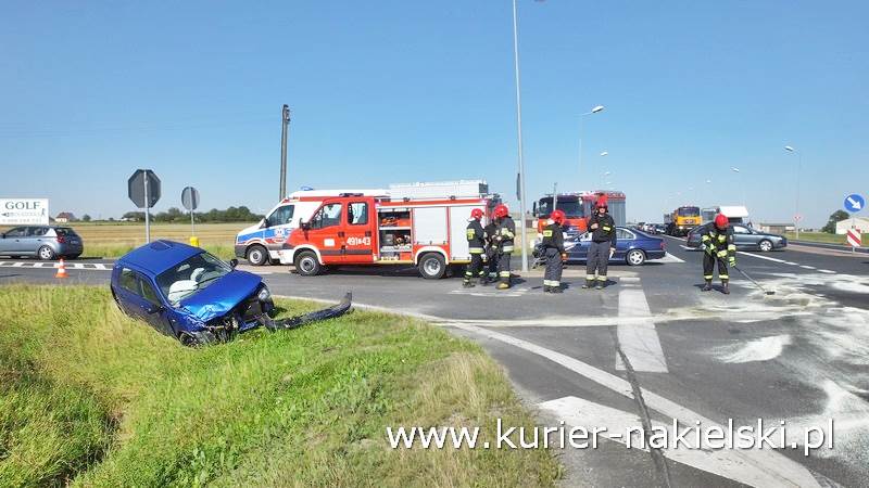 Zderzenie samochodów osobowych na skrzyżowaniu ul. Olszewskiej z drogą krajową nr 10