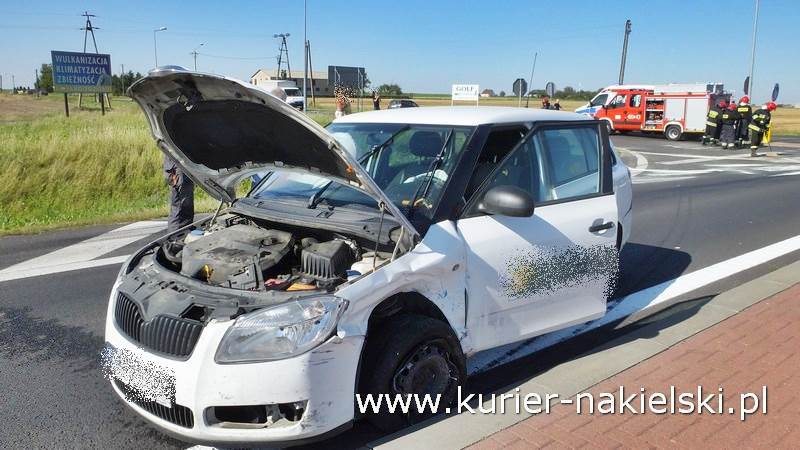 Zderzenie samochodów osobowych na skrzyżowaniu ul. Olszewskiej z drogą krajową nr 10