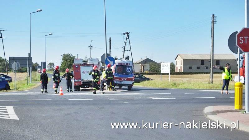 Zderzenie samochodów osobowych na skrzyżowaniu ul. Olszewskiej z drogą krajową nr 10