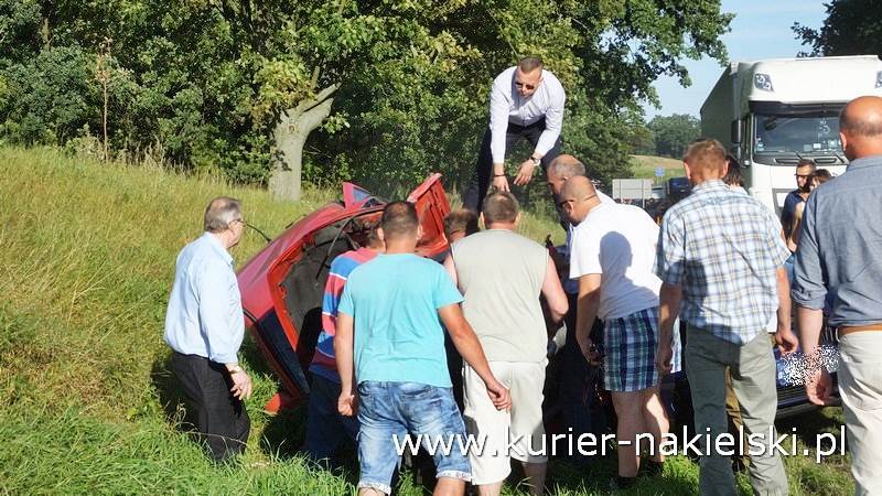 Wypadek na drodze krajowej nr 10 pomiędzy Minikowem, a Strzelewem