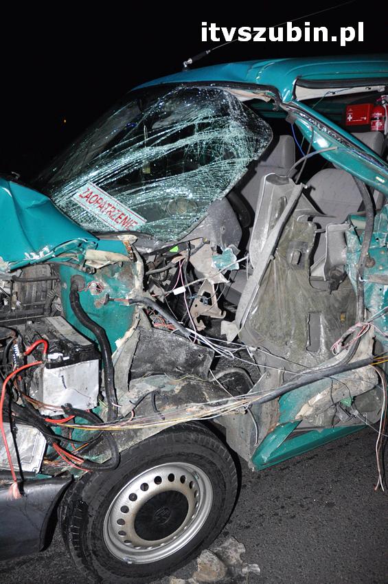 Wieczorna kolizja busa z ciągnikiem rolniczym [USTALENIA POLICJI]