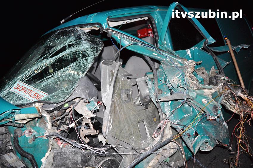 Wieczorna kolizja busa z ciągnikiem rolniczym [USTALENIA POLICJI]