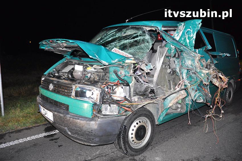 Wieczorna kolizja busa z ciągnikiem rolniczym [USTALENIA POLICJI]