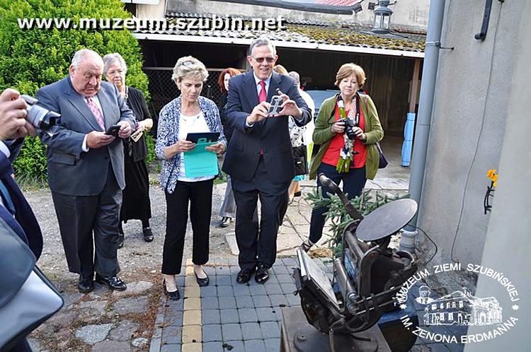 Wizyta rodzin jeńców amerykańskich