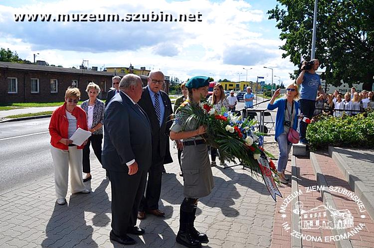 Wizyta rodzin jeńców amerykańskich