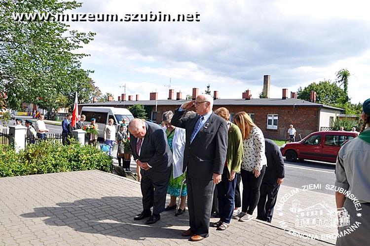 Wizyta rodzin jeńców amerykańskich