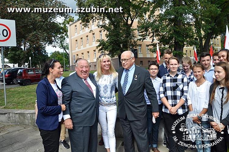 Wizyta rodzin jeńców amerykańskich