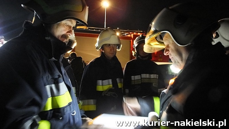 Nocne ćwiczenia strażaków i Lotniczego Pogotowia Ratunkowego
