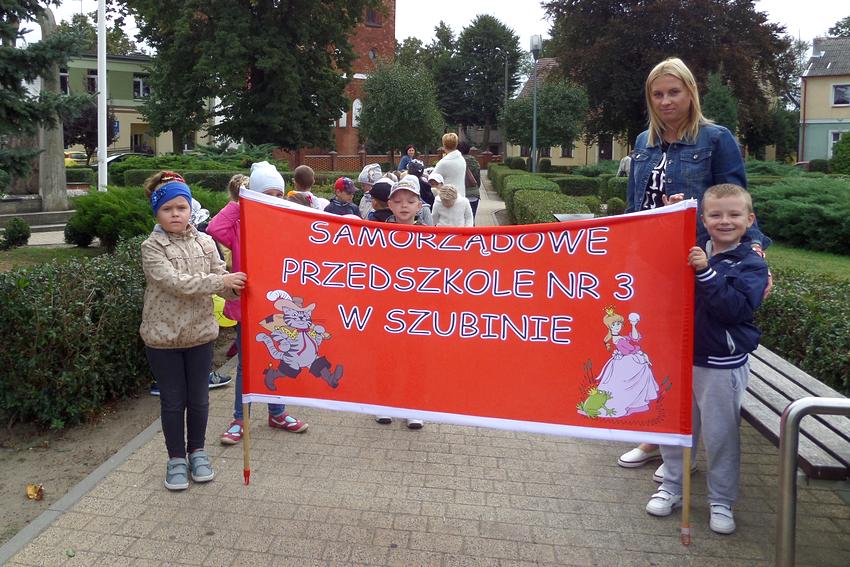 Marsz przedszkolaków z okazji ich święta