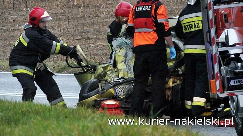 Tragiczny wypadek pod Wieszkami. Dwie osoby nie żyją [USTALENIA POLICJI]