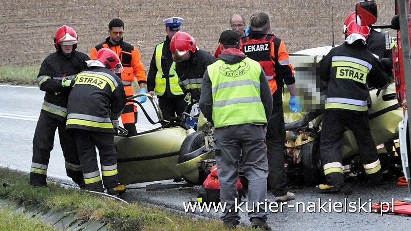 Tragiczny wypadek pod Wieszkami. Dwie osoby nie żyją [USTALENIA POLICJI]