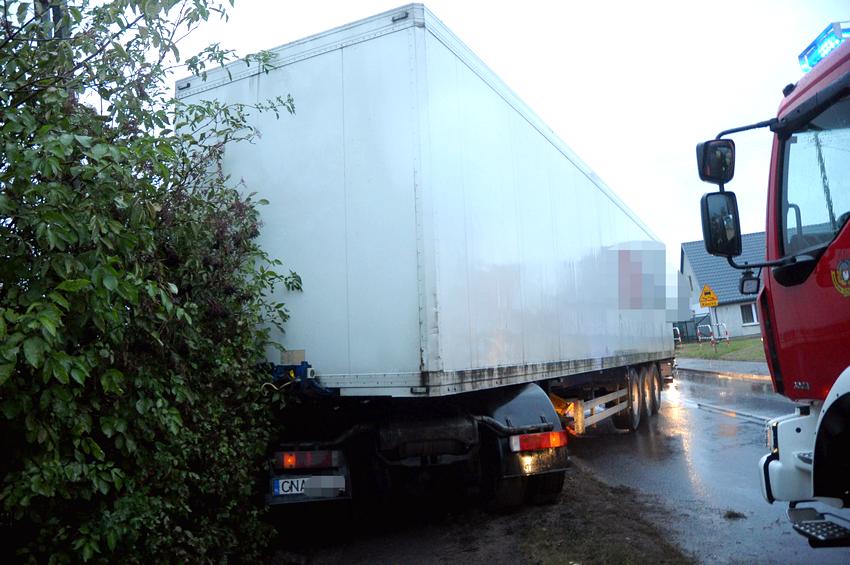 Zdarzenie drogowe z udziałem Tira w Rynarzewie