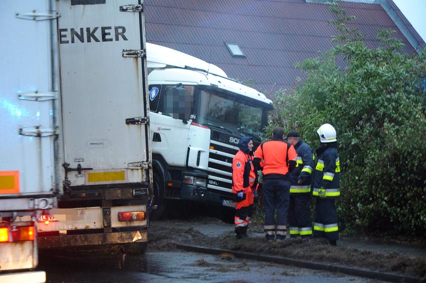 Zdarzenie drogowe z udziałem Tira w Rynarzewie
