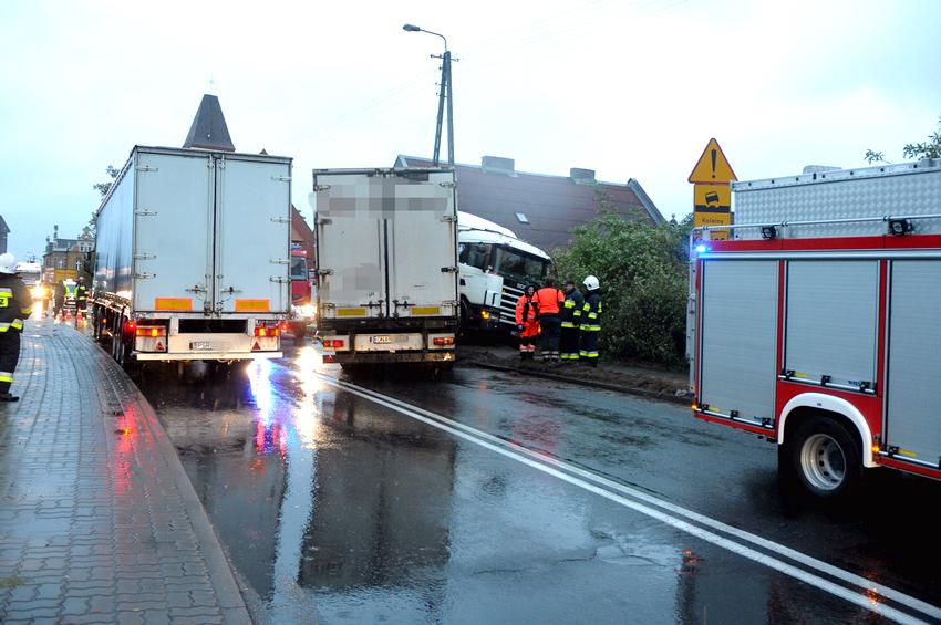 Zdarzenie drogowe z udziałem Tira w Rynarzewie