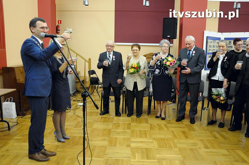 Dziewięć par świętowało swój Jubileusz pożycia małżeńskiego w murach szubińskiego muzeum