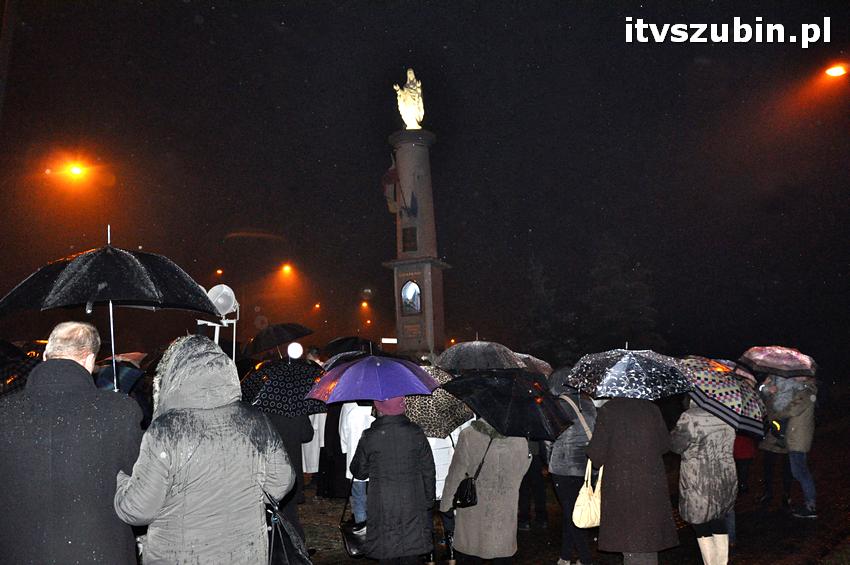 Piątkowy Wieczór Uwielbienia i sobotni akt przyjęcia Jezusa Chrystusa za Króla i Pana w Szubinie