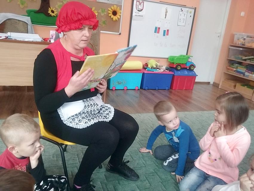 Grupa Słoneczka bierze udział w akcji: ?Cała Polska czyta dzieciom?