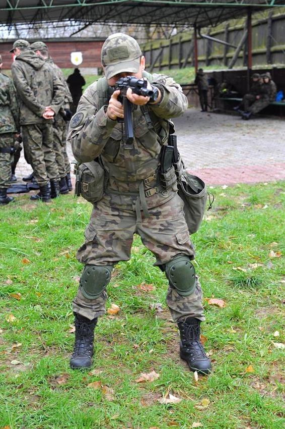 Dobowe szkolenie taktyczne uczniów kadetów klasy wojskowej I TL z ZSP w Szubinie
