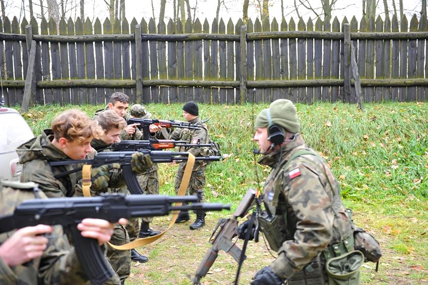 Dobowe szkolenie taktyczne uczniów kadetów klasy wojskowej I TL z ZSP w Szubinie