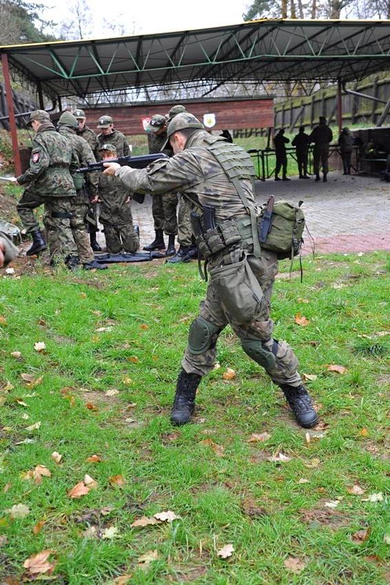 Dobowe szkolenie taktyczne uczniów kadetów klasy wojskowej I TL z ZSP w Szubinie