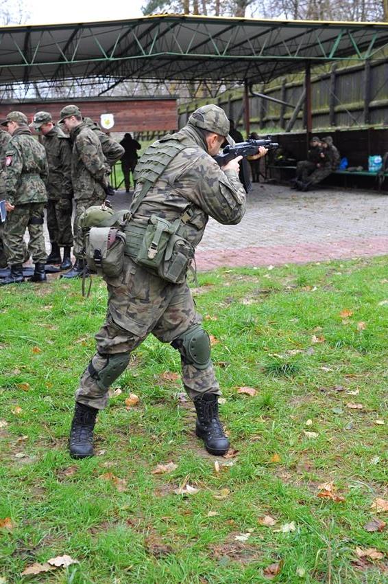 Dobowe szkolenie taktyczne uczniów kadetów klasy wojskowej I TL z ZSP w Szubinie