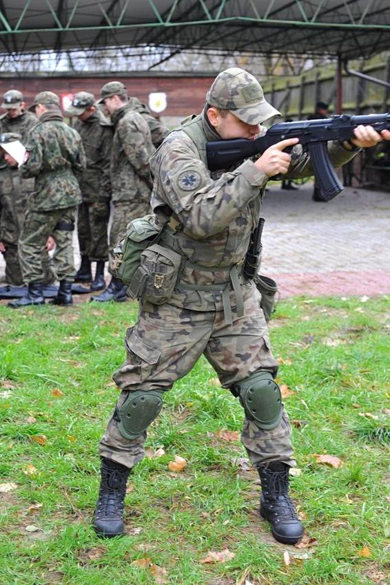 Dobowe szkolenie taktyczne uczniów kadetów klasy wojskowej I TL z ZSP w Szubinie