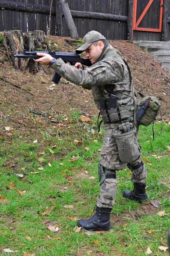 Dobowe szkolenie taktyczne uczniów kadetów klasy wojskowej I TL z ZSP w Szubinie