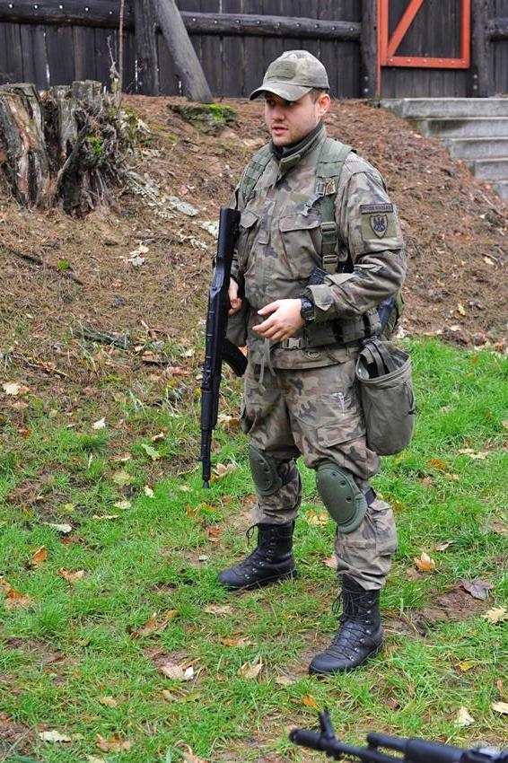 Dobowe szkolenie taktyczne uczniów kadetów klasy wojskowej I TL z ZSP w Szubinie