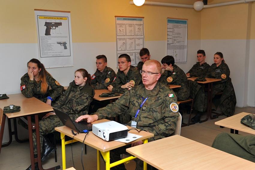 Dobowe szkolenie taktyczne uczniów kadetów klasy wojskowej I TL z ZSP w Szubinie