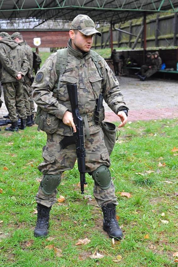 Dobowe szkolenie taktyczne uczniów kadetów klasy wojskowej I TL z ZSP w Szubinie