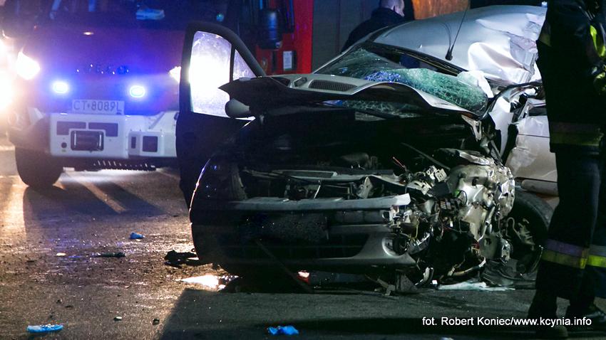 Groźny wypadek na krzyżówce do Wapna