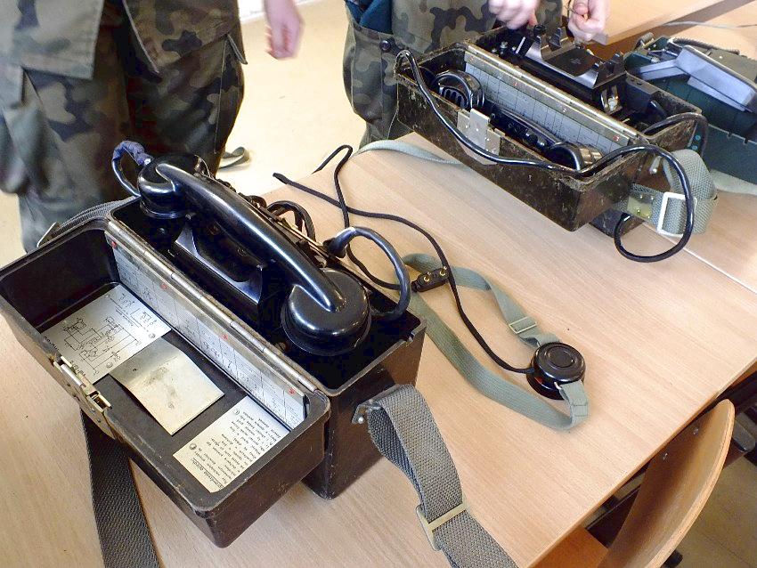 Szkolenie mundurowych z ZSP w Szubinie z łączności przewodowej