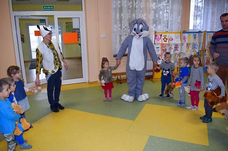 ?Nie obejdzie się bez misia? ? tak pisała w swoim wierszu Maria Czerkawska i tak myślą wszystkie dzieci na całym świecie?