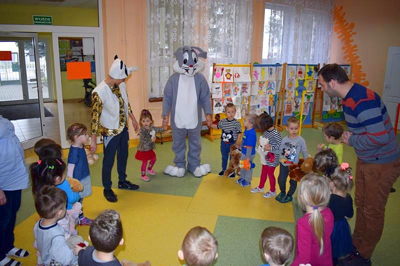 ?Nie obejdzie się bez misia? ? tak pisała w swoim wierszu Maria Czerkawska i tak myślą wszystkie dzieci na całym świecie?