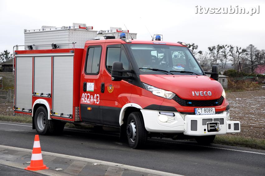 Kierowca peugeota ściął dwa znaki przed Wolwarkiem