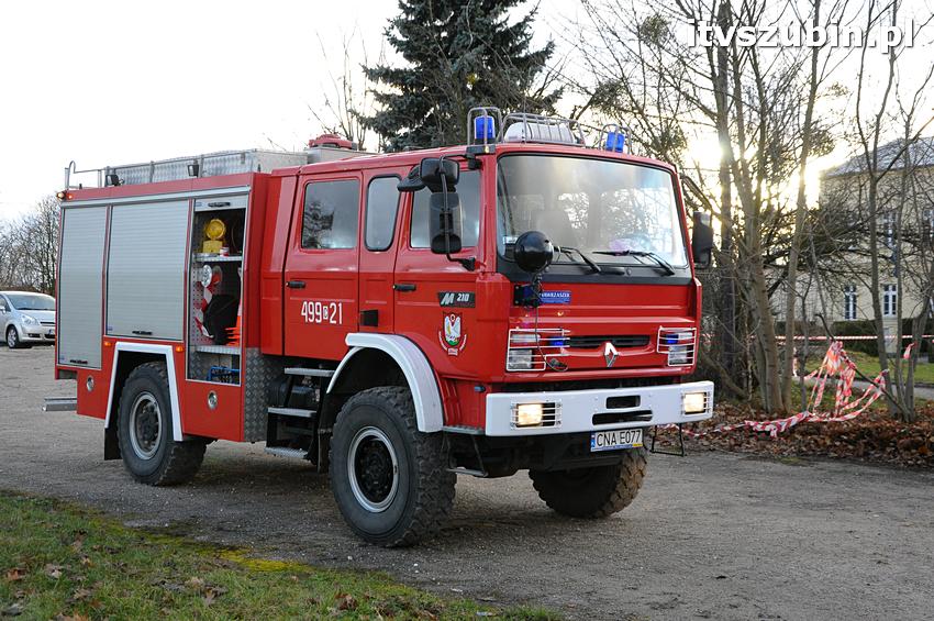 Część ściany zawaliła się w budynku gospodarczym koło ZSP w Szubinie