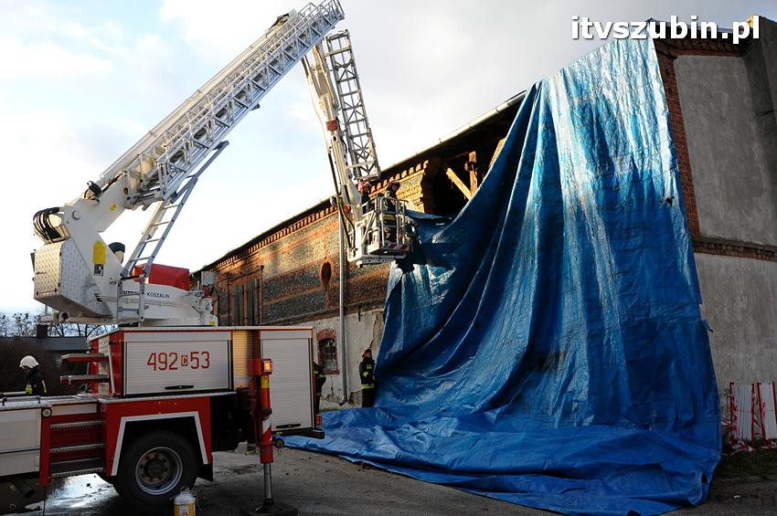 Część ściany zawaliła się w budynku gospodarczym koło ZSP w Szubinie