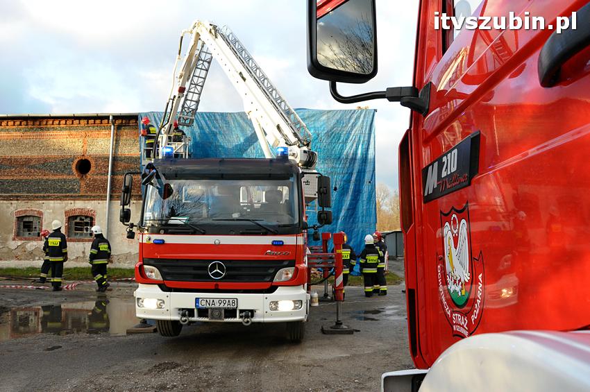Część ściany zawaliła się w budynku gospodarczym koło ZSP w Szubinie