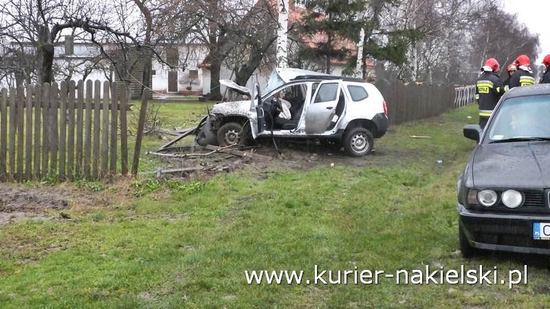 Samochodem osobowym uderzyła w brzozę