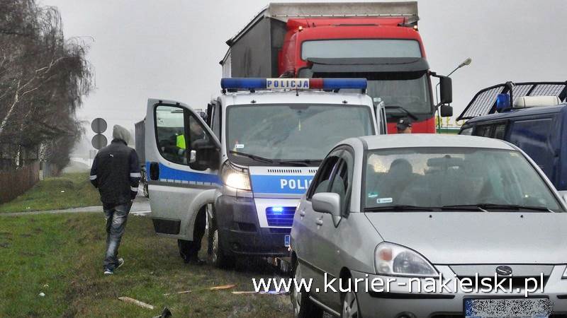 Samochodem osobowym uderzyła w brzozę