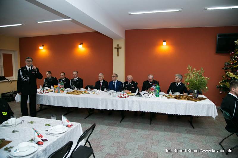 Strażacy seniorzy przełamali się opłatkiem
