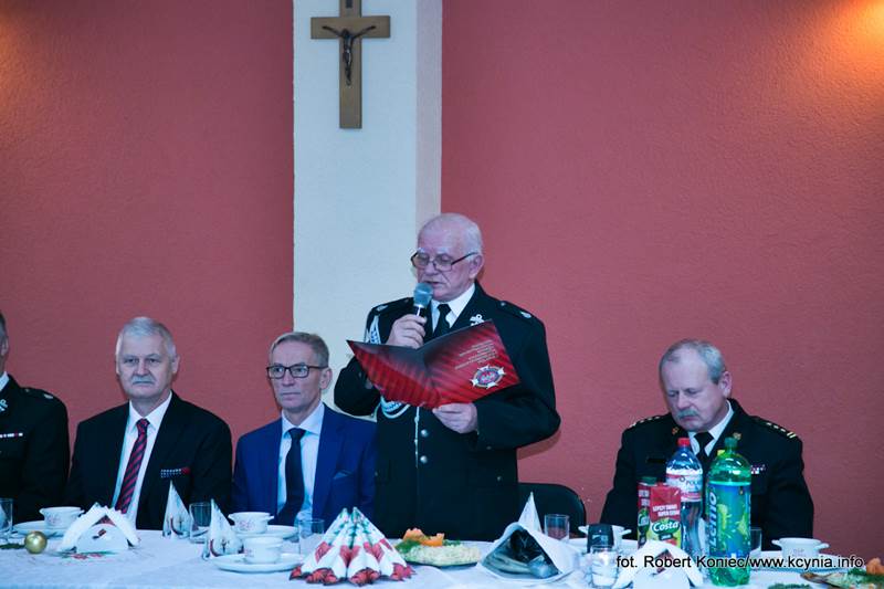 Strażacy seniorzy przełamali się opłatkiem